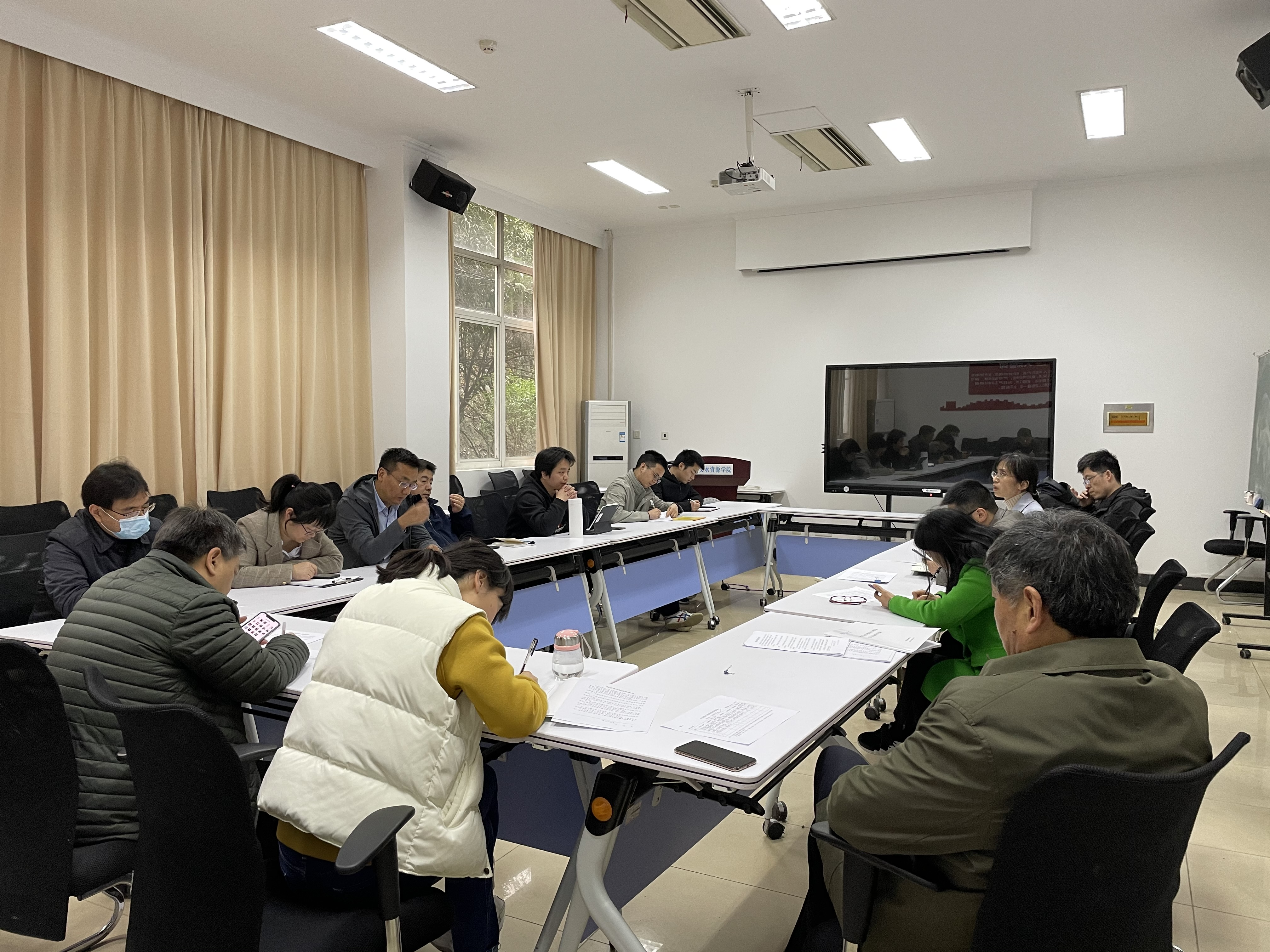 砥砺初心使命，汲取奋进力量——国产自拍
2020级水文一班、水文三班硕士生党支部开展主题党日活动