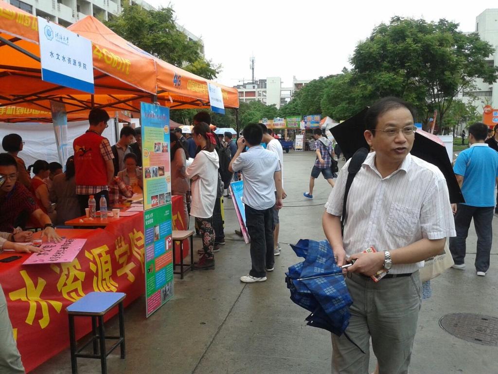 国产自拍
深入开展“党员师兄师姐带你报到”系列活动