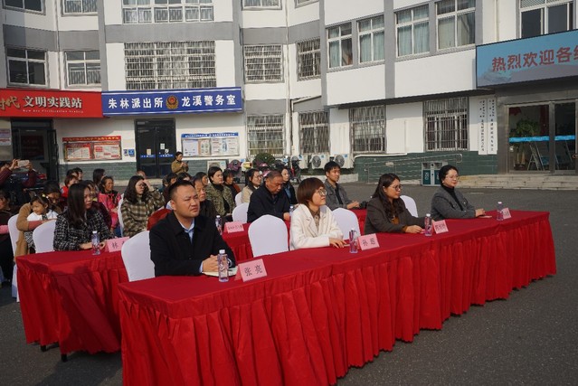 国产自拍
与金坛区民政局、朱林镇、龙溪村、小红妈爱心社签约共建志愿...