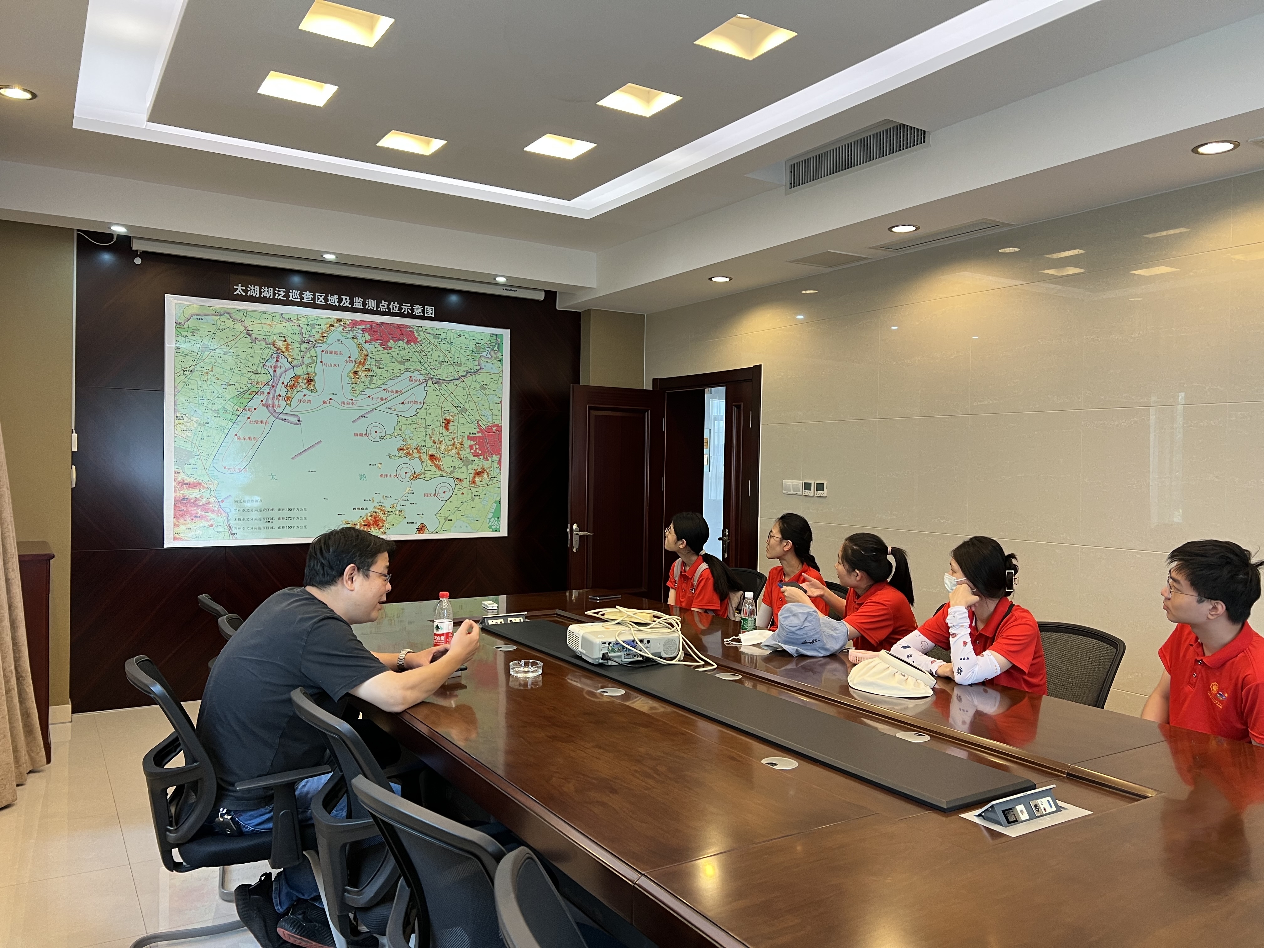国产自拍
“若水计划”实习实践团赴江苏省水文局开展暑期实践
