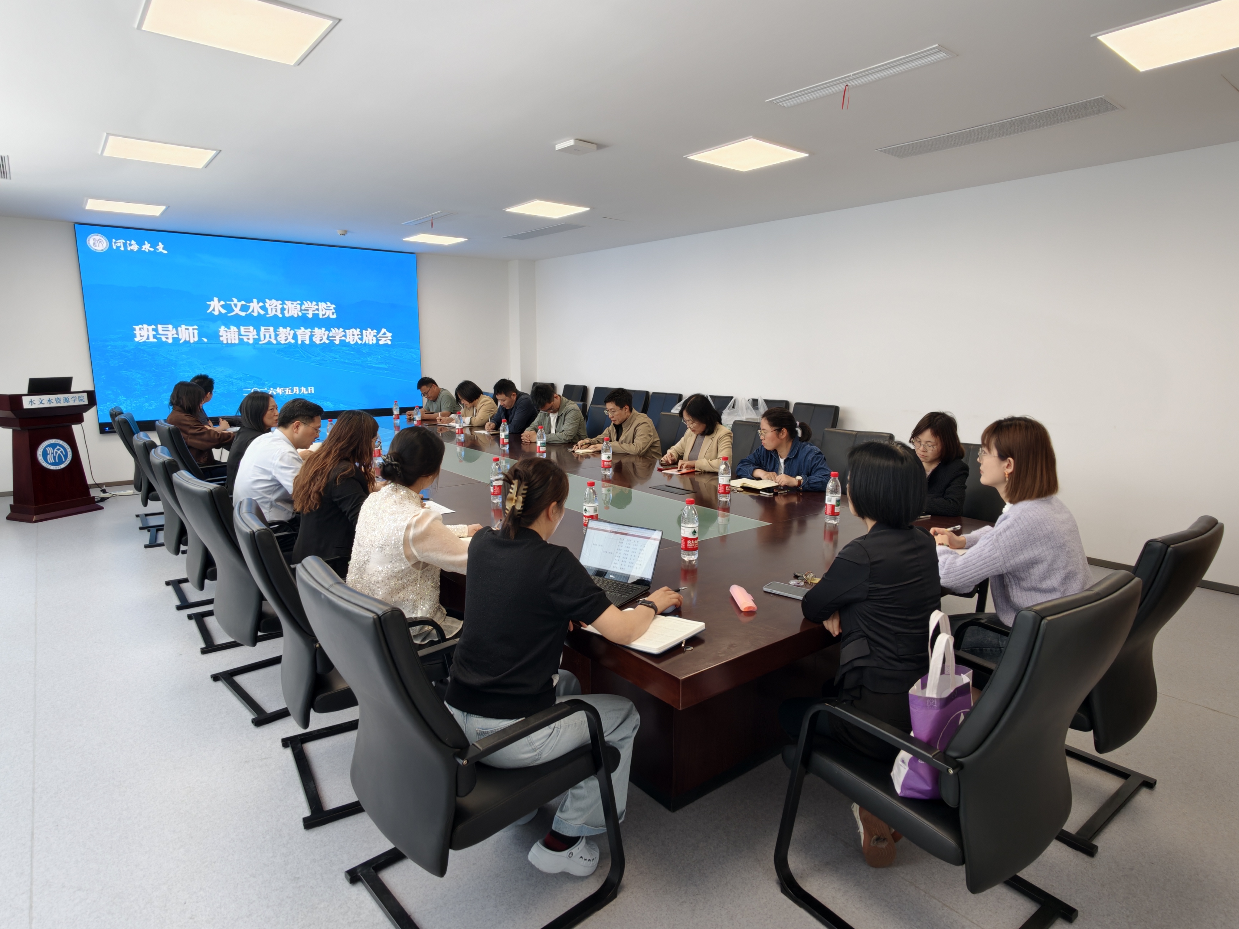 聚焦本科育人提质 共筑优良班风学风——国产自拍
召开本科生教育教学联席会