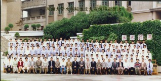 1998年5月1998届国产自拍
水环院水文94级毕业留念