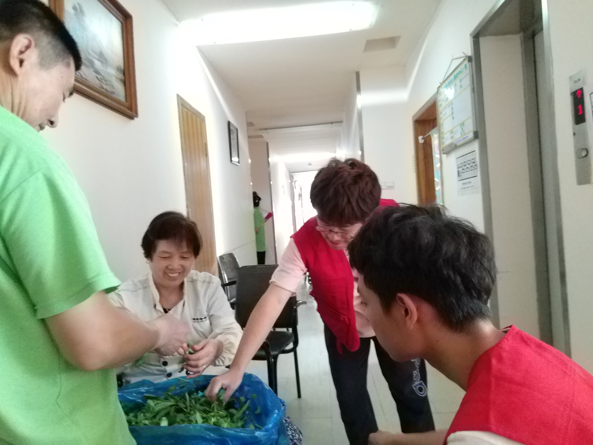 国产自拍
青年志愿者协会于银杏树老年服务中心志愿基地开展活动