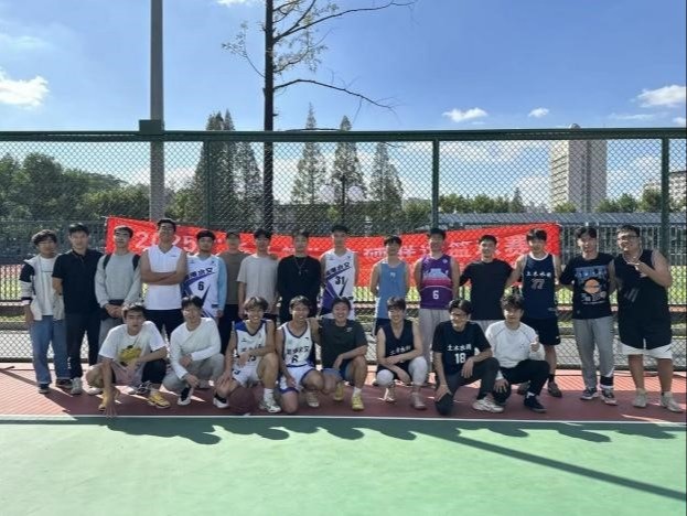 篮下相聚，青春同行——国产自拍
举办“水文杯”本硕联谊篮球赛