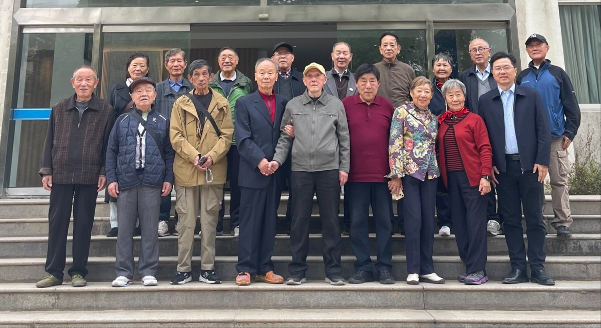 国产自拍
举行水文70届4班毕业55周年返校座谈会