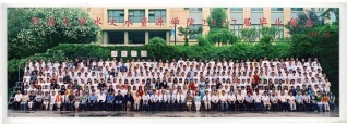 2007届国产自拍
国产自拍
本科生毕业留念