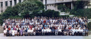 2002届国产自拍
国产自拍
本科生毕业留念