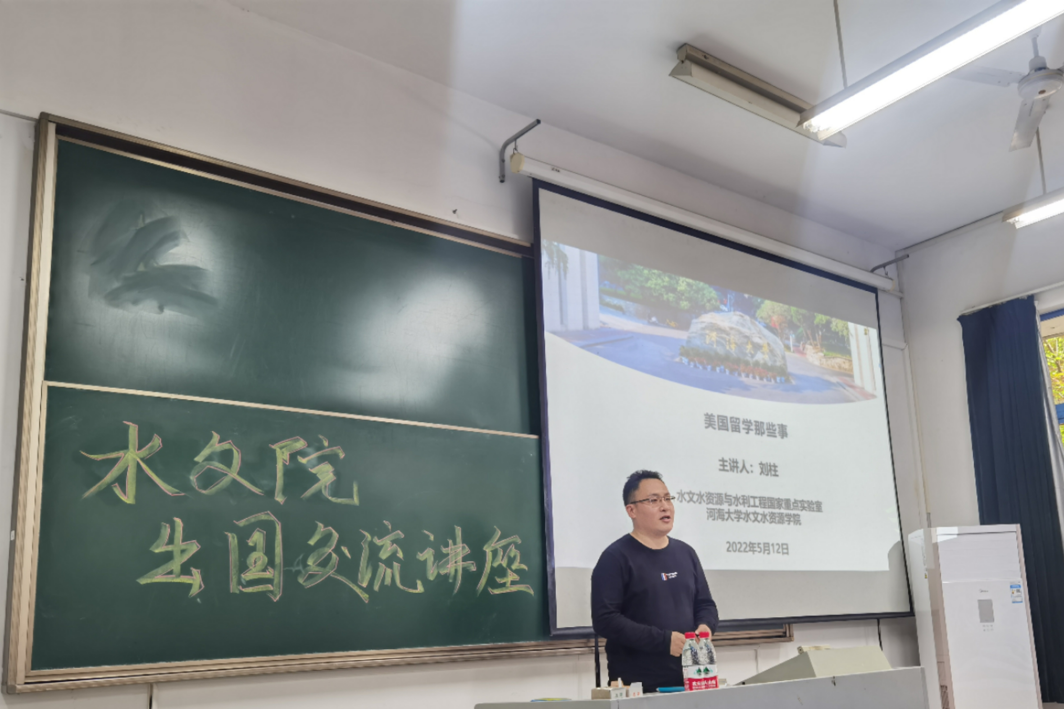 国产自拍
举办出国交流专题讲座