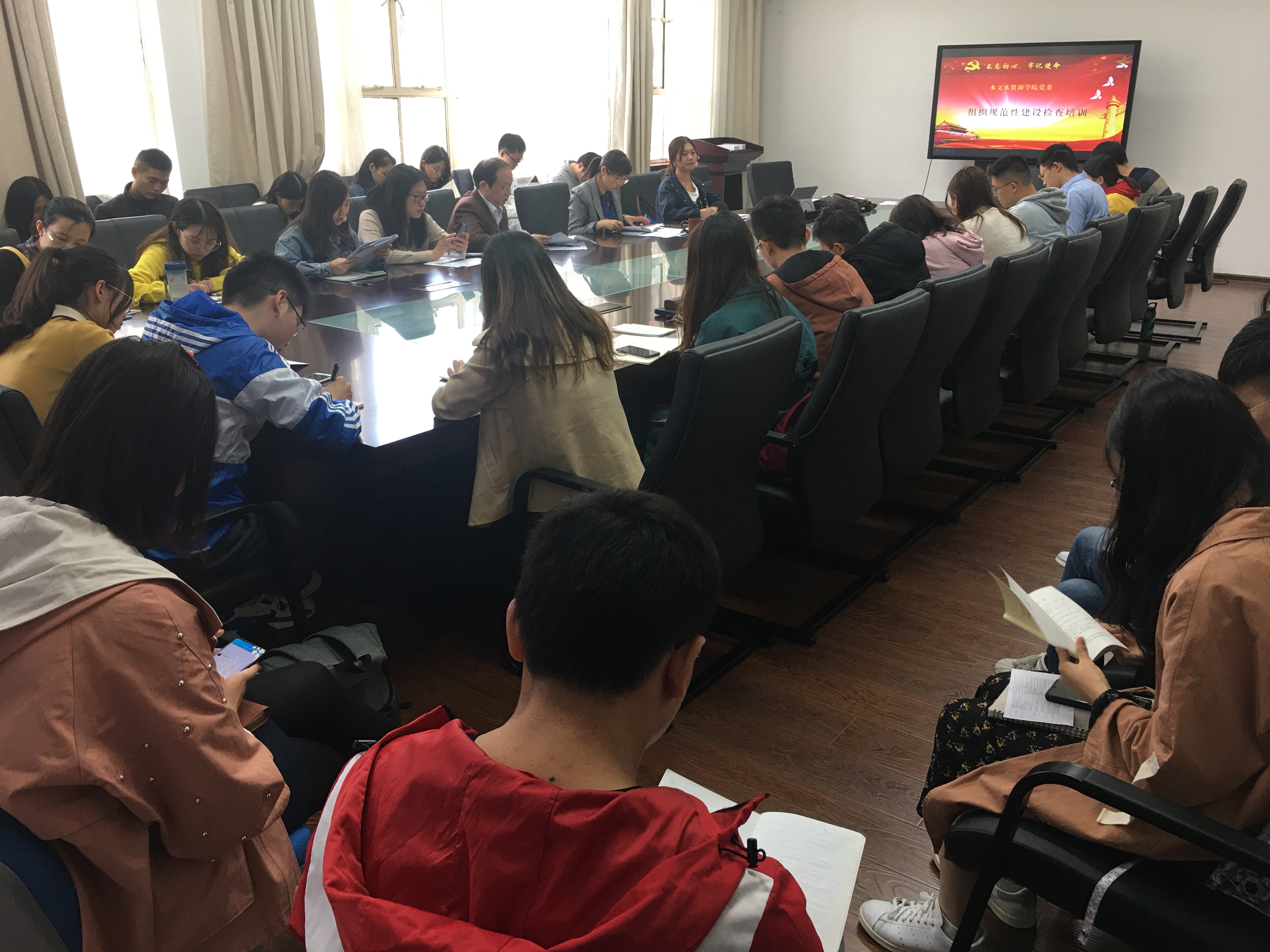 国产自拍
学生党支部：抗“疫”前线的党员微光
