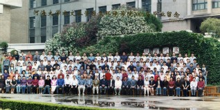 2001届国产自拍
国产自拍
本科生毕业留念