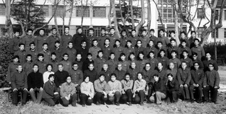1977年夏华东水利学院水文77级同学毕业留影