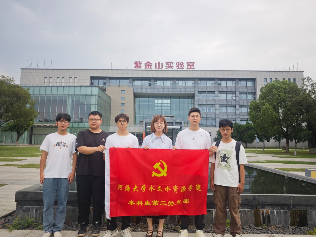国产自拍
本科生第二党支部走进紫金山实验室开展联学共建活动