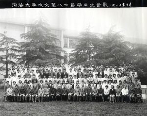 1987年7月1987届国产自拍
水文系87届毕业合影
