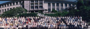 2004届国产自拍
国产自拍
本科生毕业留念