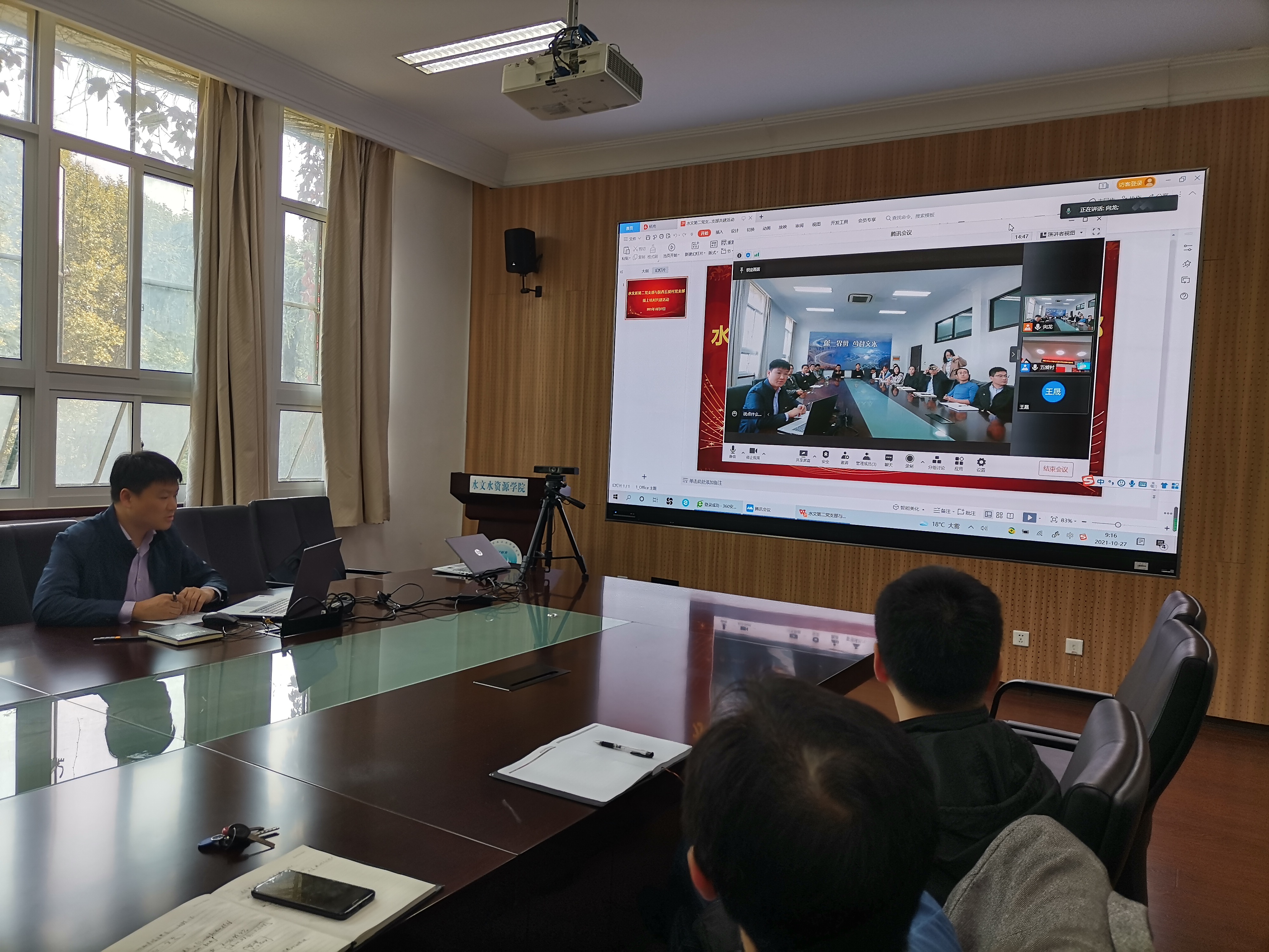 国产自拍
举办“赓续精神谱系 汲取奋进力量”党史学习交流会